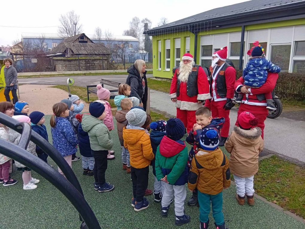 Djedice na motorima posjetili naš vrtić