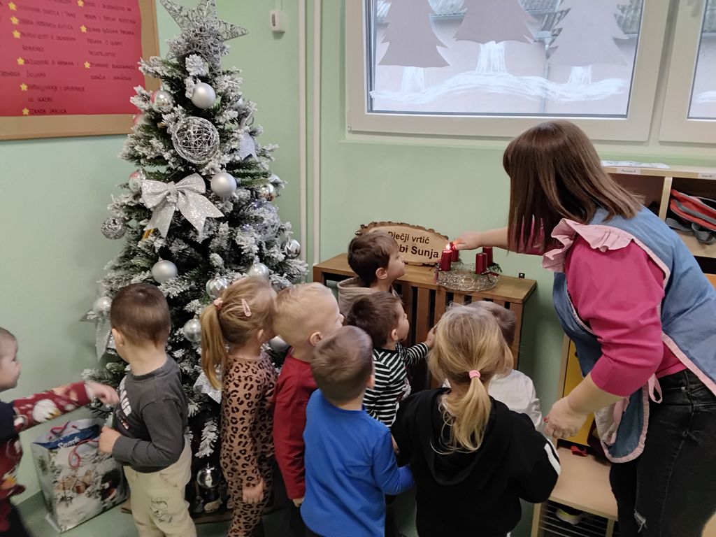 Paljenje treće adventske svijeće